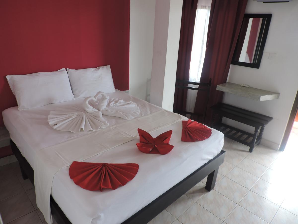 ซีวิว บีช โฮเต็ล Hotel นิลาเวลี ภายนอก รูปภาพ