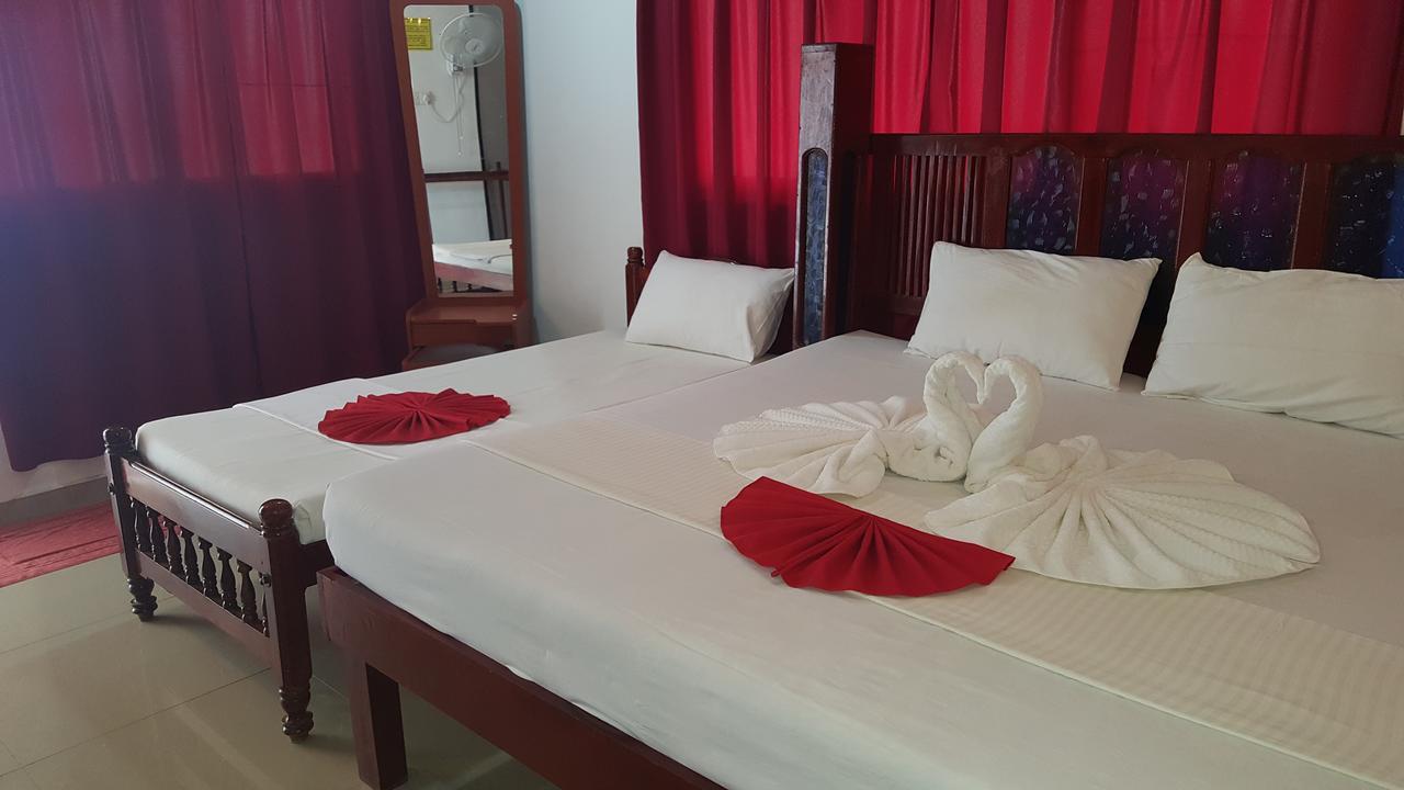 ซีวิว บีช โฮเต็ล Hotel นิลาเวลี ภายนอก รูปภาพ